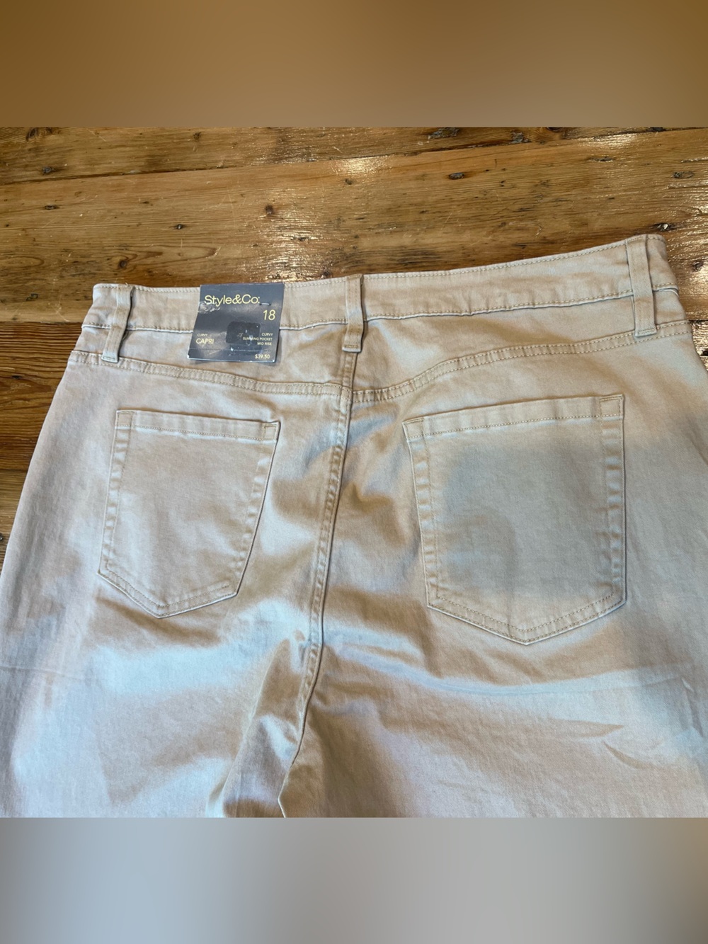 Women’s Curvy Capri in Light Khaki Minimalist Classic NWT - Picture 6 of 8